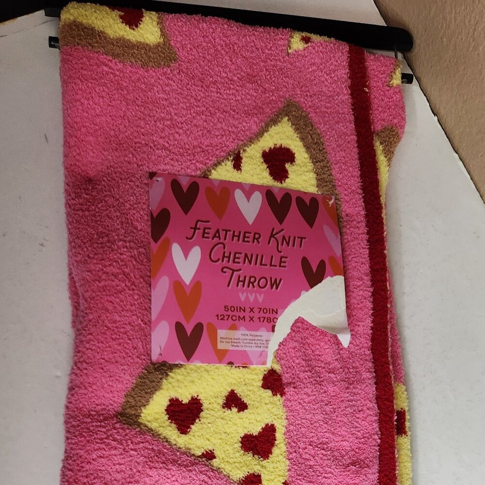 New Feather Knit Chenille Throw 50 x 70 Blanket Love Pizza Valentines Day